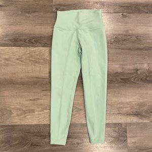 ALO Yoga 7/8 yoga pant size Small in mint green